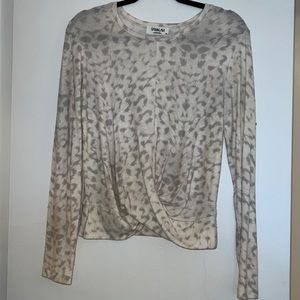 Sam and lavi white sweater M